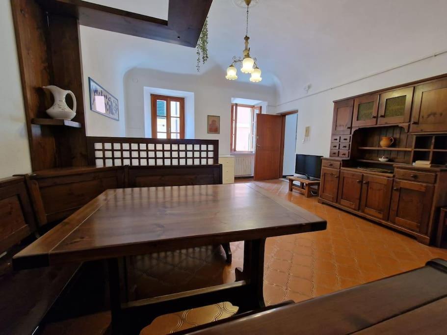 Silver Sands Finale Ligure - Traditional Apartment - 4 Beds & Terrace By The Beach Εξωτερικό φωτογραφία